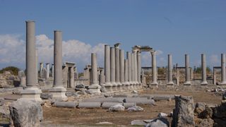 Besuchen Sie die antike Stadt Perge