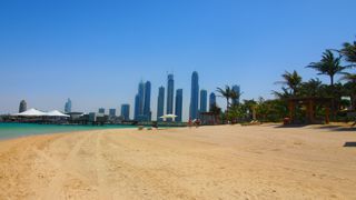 Gönnen Sie sich eine Pause am Strand von Dubai