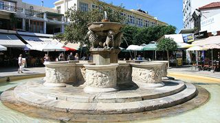 Der Morosinibrunnen in der Altstadt Heraklions