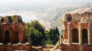 Antike Baudenkmäler prägen die Landschaft