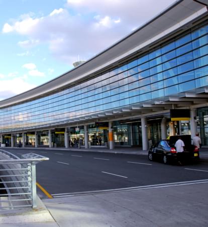 Städtereise: Mietwagenanmietung am Flughafen oder in der Stadt?