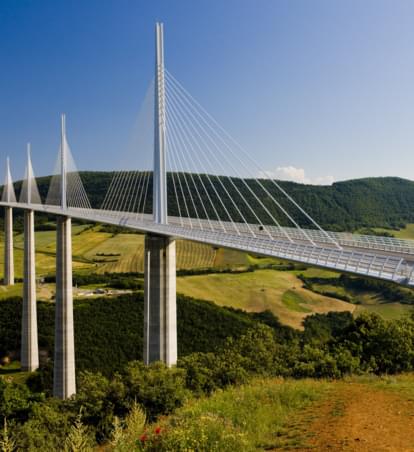 Erlebnisreiche Brückenfahrt: Die höchste Autobahnbrücke der Welt